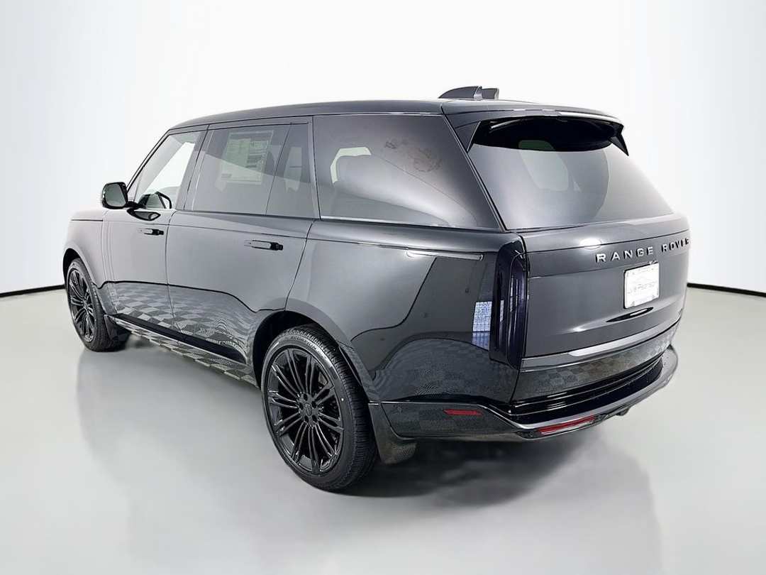 2026 Land Rover Range Rover SE - Image 3