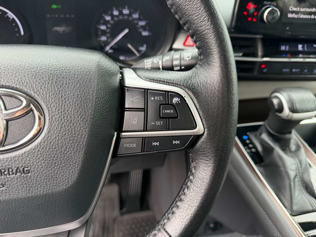 2021 Toyota Sienna XLE - Image 19