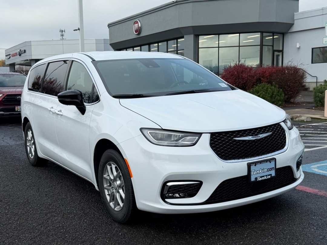2026 Chrysler Pacifica Select - Image 2