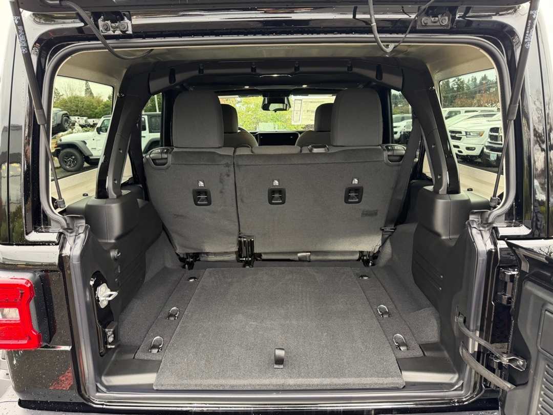 2026 Jeep Wrangler Rubicon - Image 11