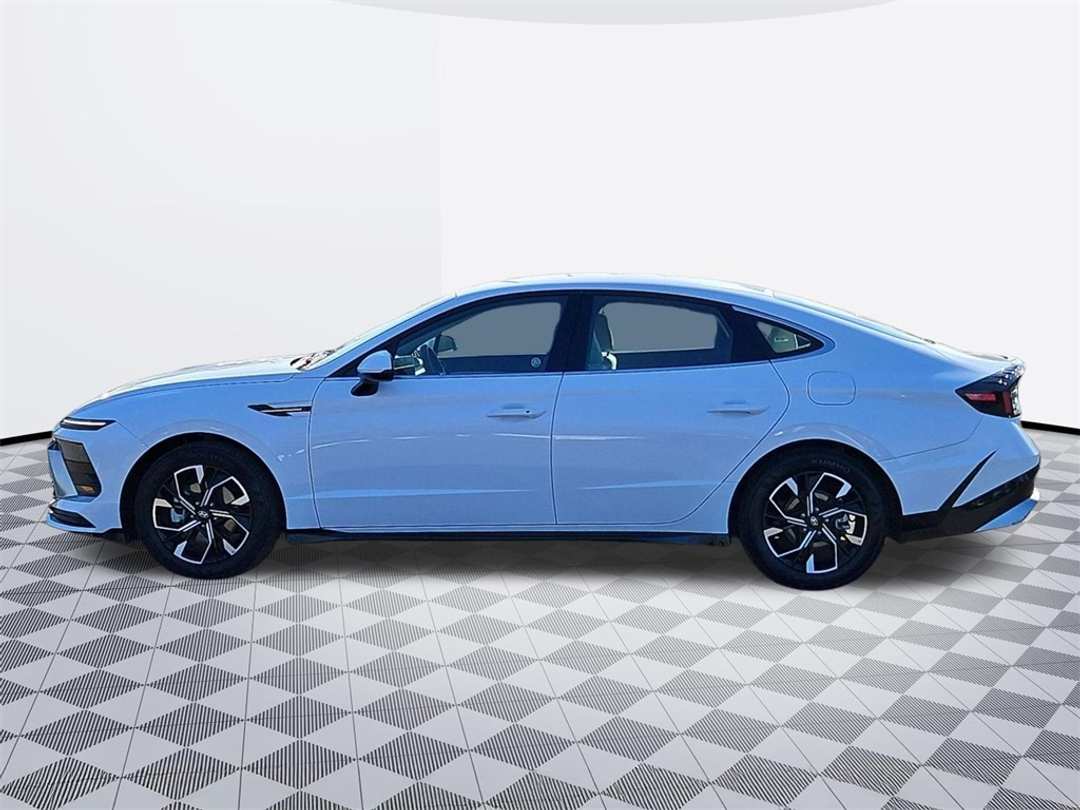 2025 Hyundai Sonata SEL - Image 3