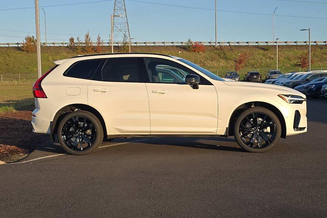 2026 Volvo Xc60 B5 Ultra Black Edition - Image 2