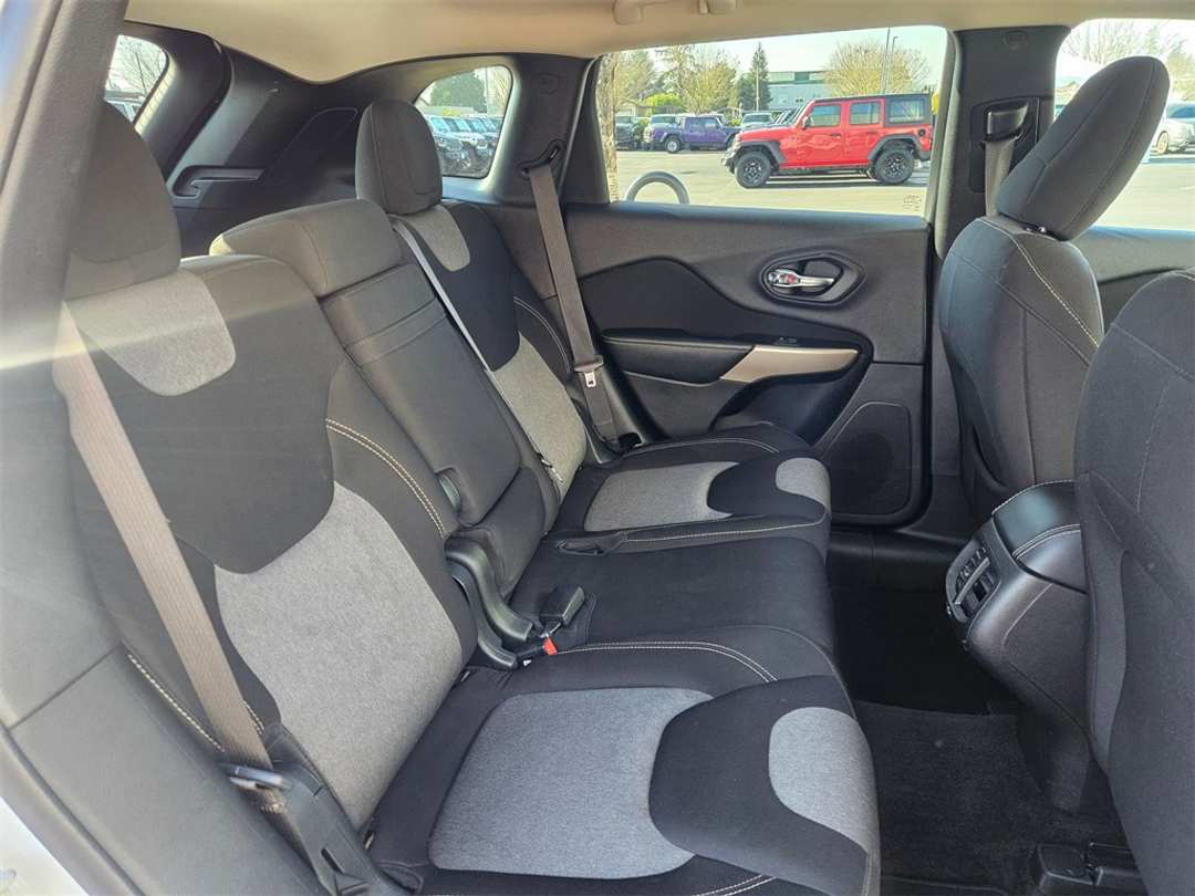 2018 Jeep Cherokee Latitude - Image 33