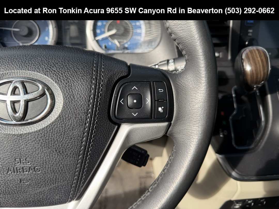 2017 Toyota Sienna XLE - Image 17