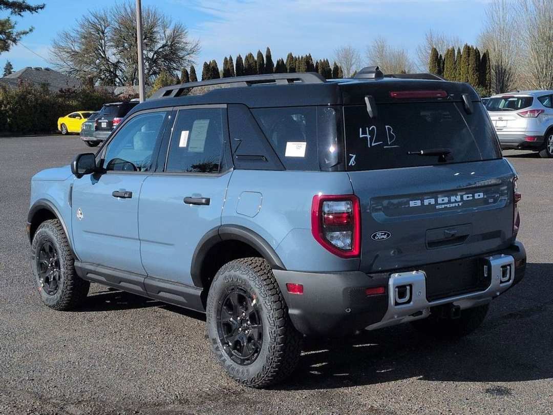 2026 Ford Bronco Sport Outer Banks - Image 3