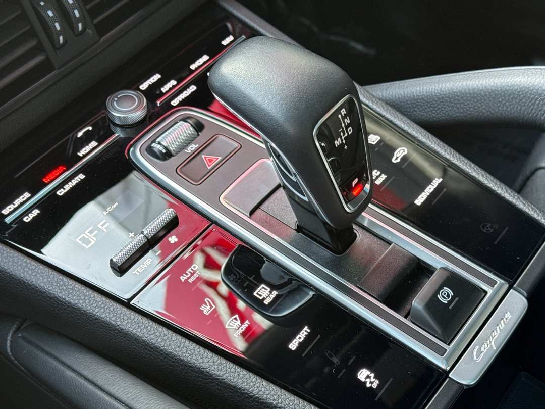 2023 Porsche Cayenne Platinum Edition - Image 21