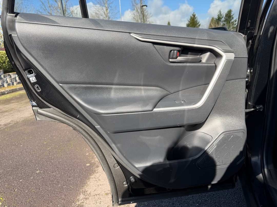 2020 Toyota Rav4 LE - Image 30