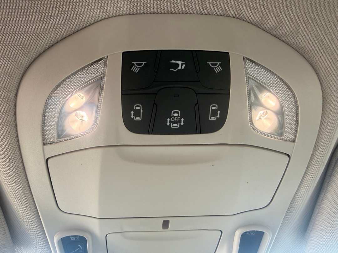 2018 Chrysler Pacifica Limited - Image 41