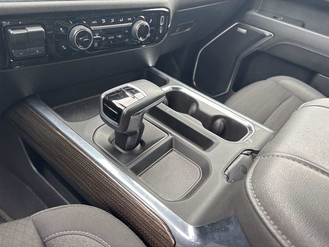 2024 Chevrolet Silverado 1500 LT - Image 3