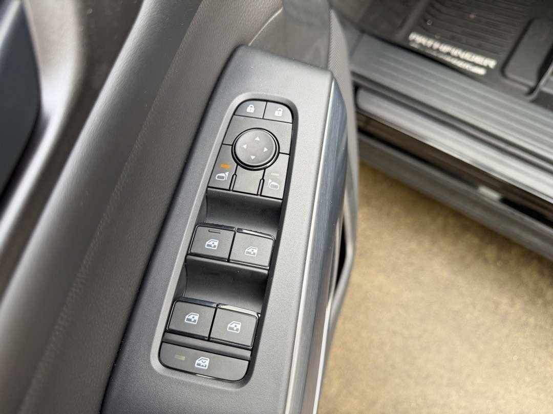 2025 Nissan Pathfinder Rock Creek - Image 12