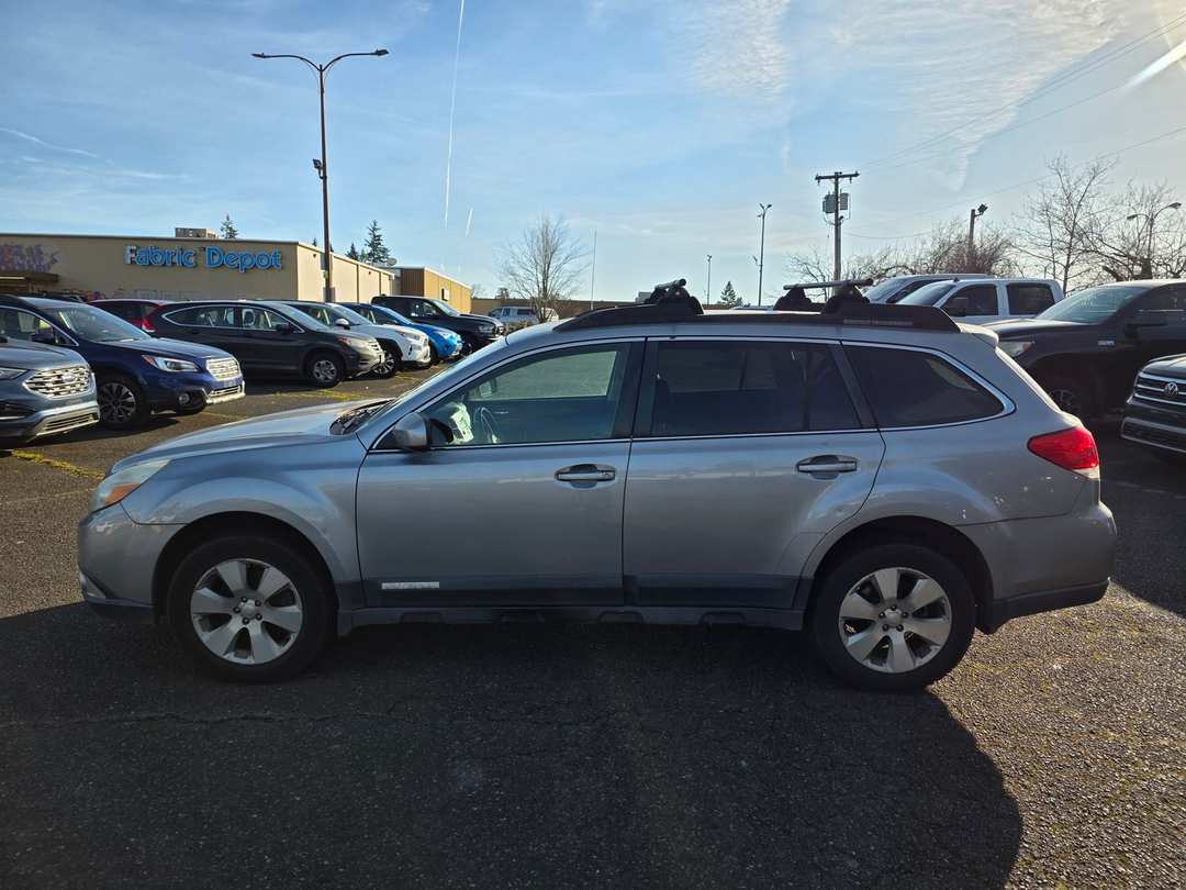 2011 Subaru Outback 3.6R - Image 8