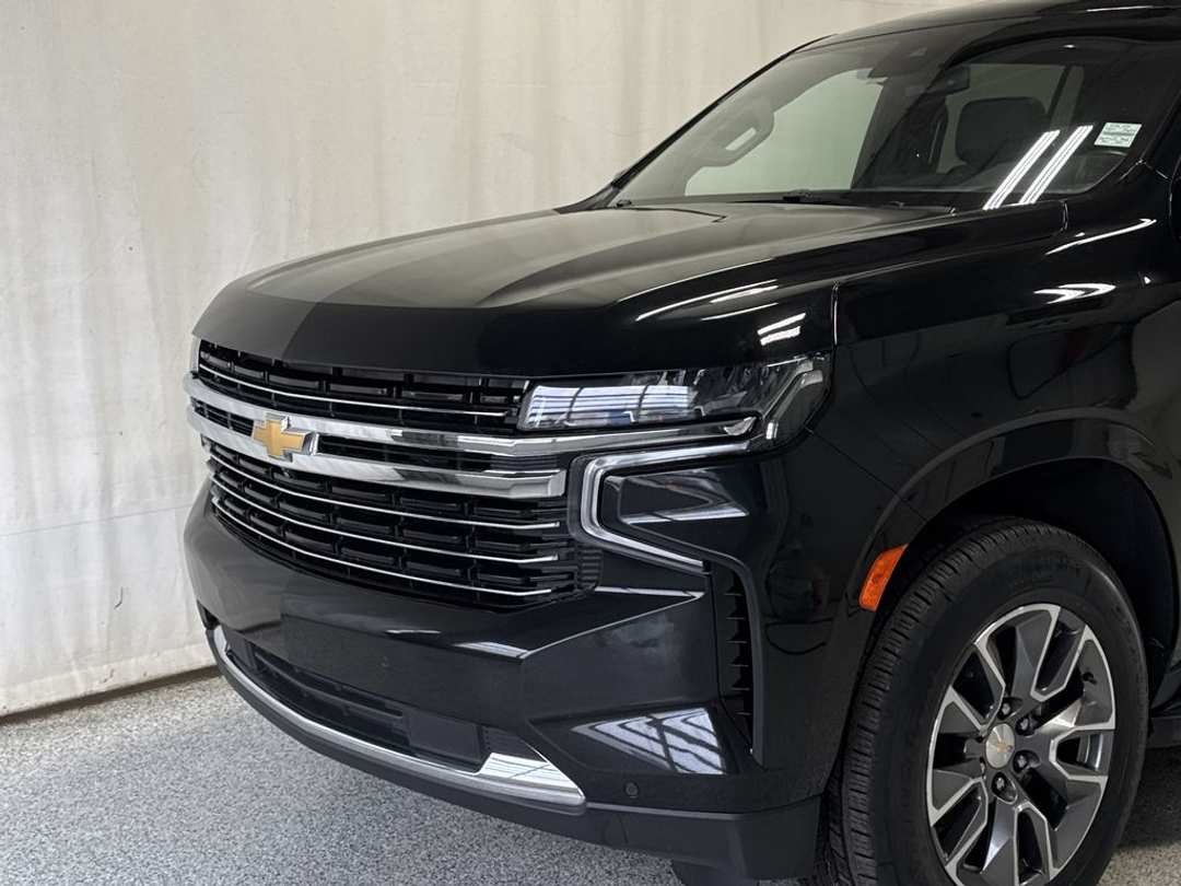 2024 Chevrolet Suburban LT - Image 3