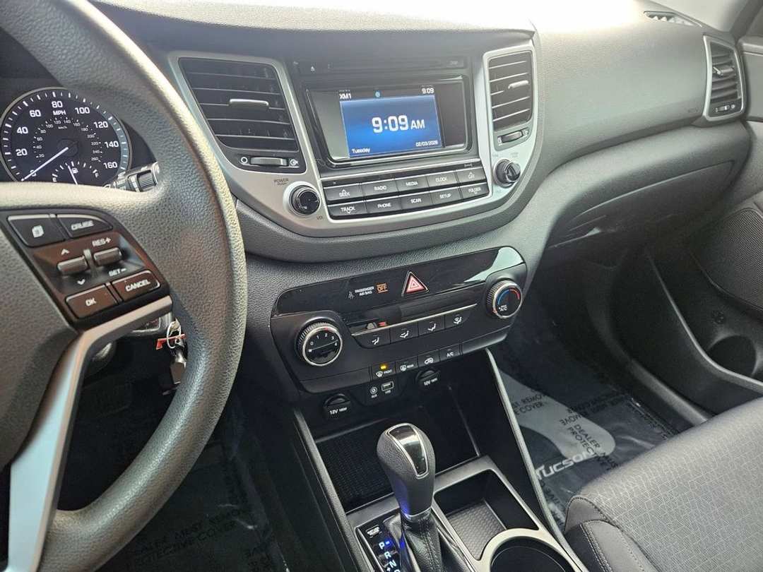 2017 Hyundai Tucson SE - Image 19