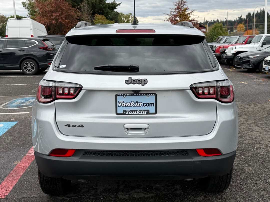 2026 Jeep Compass Latitude - Image 7