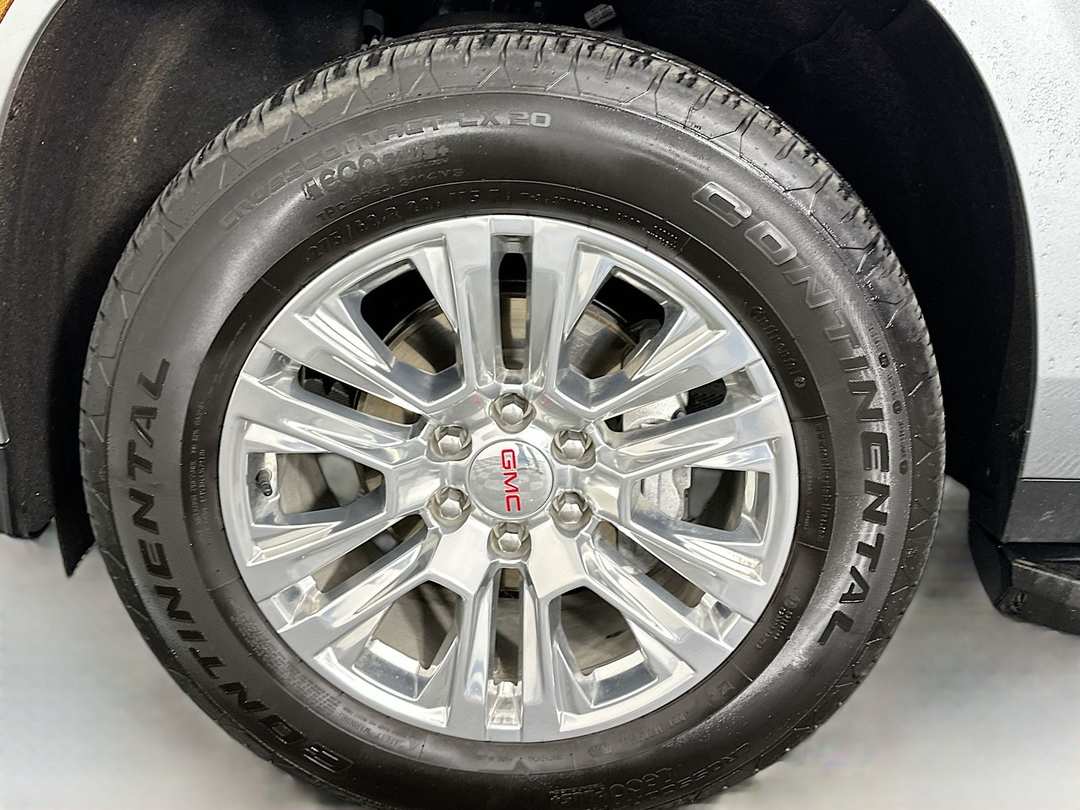 2025 GMC Yukon Denali - Image 34