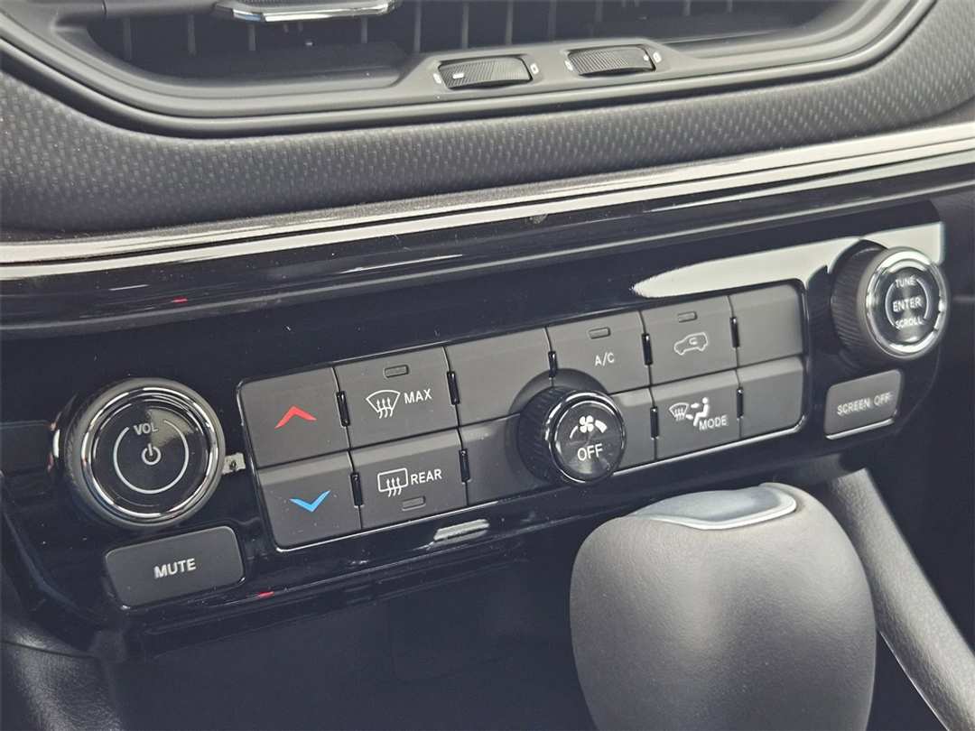 2026 Jeep Compass Latitude - Image 24