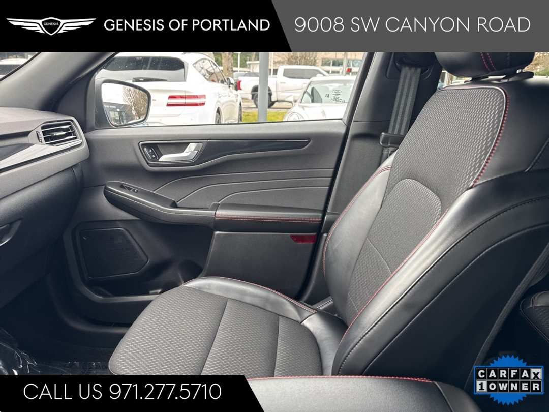 2025 Ford Escape STLine - Image 24