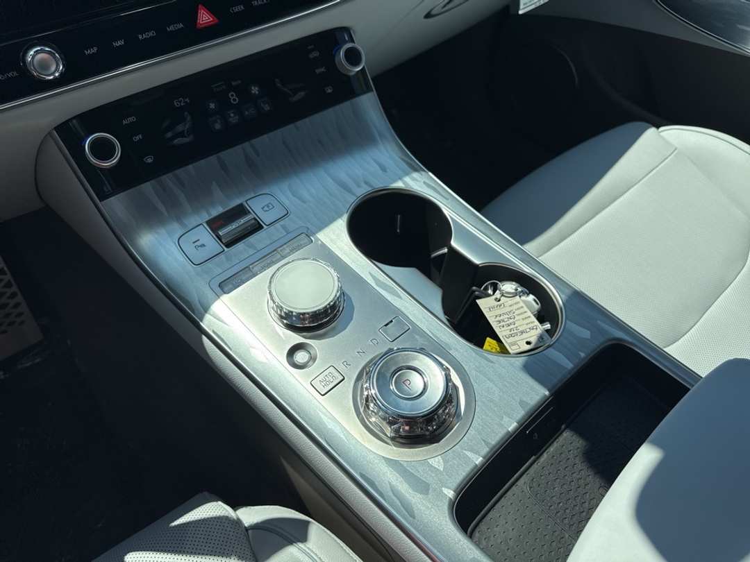 2026 Genesis Electrified Gv70 - Image 28