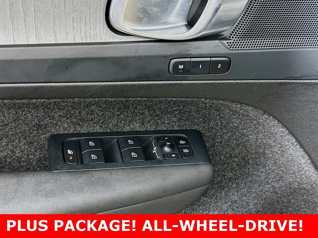 2025 Volvo Xc40 B5 Plus Dark Theme - Image 29