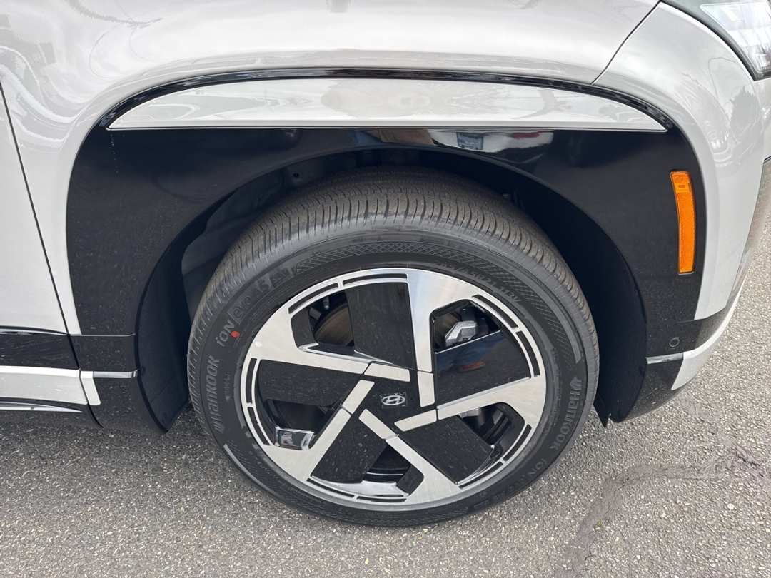 2026 Hyundai Ioniq 9 Performance Limited - Image 9