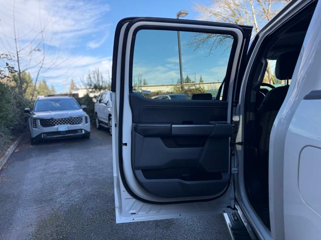 2025 Ford F-150 XLT - Image 25