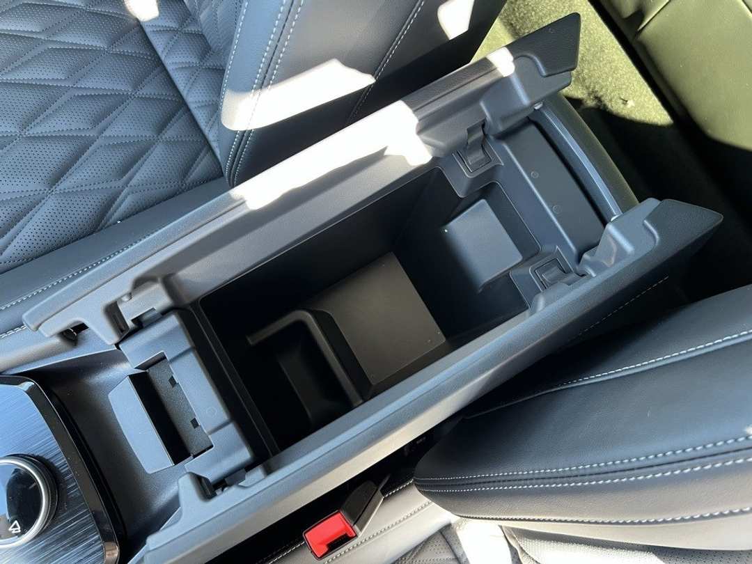 2026 Nissan Rogue Platinum - Image 24