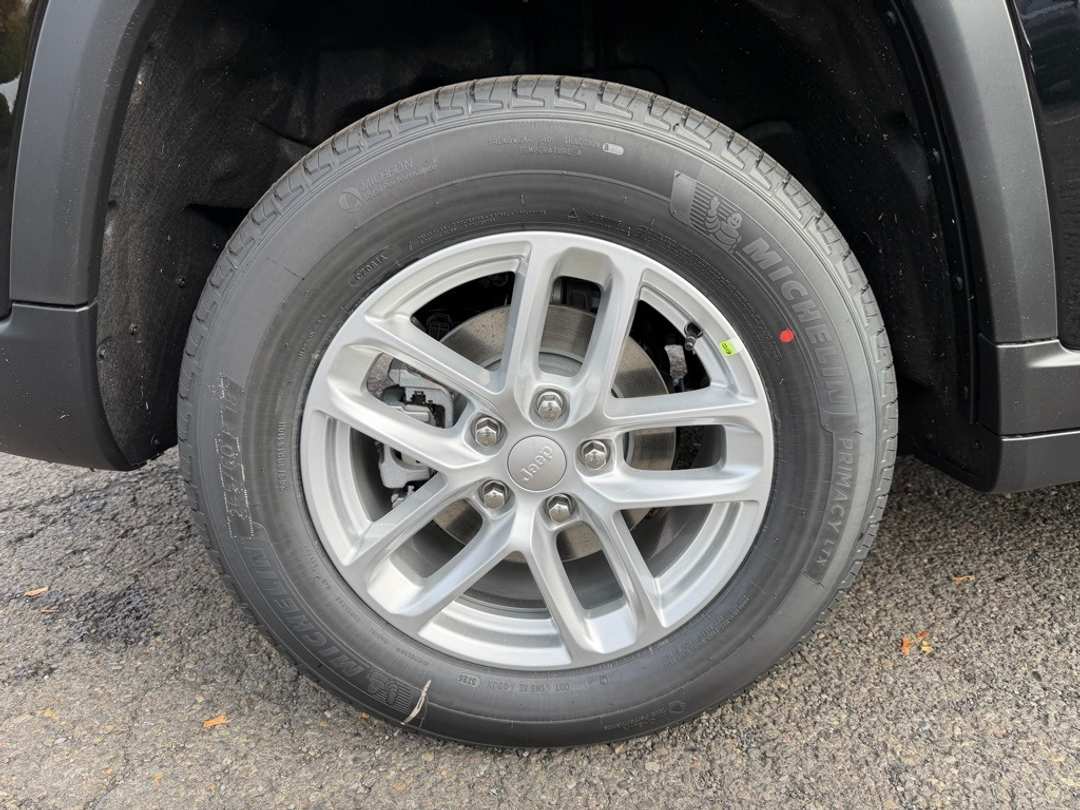 2025 Jeep Grand Cherokee Laredo X - Image 8