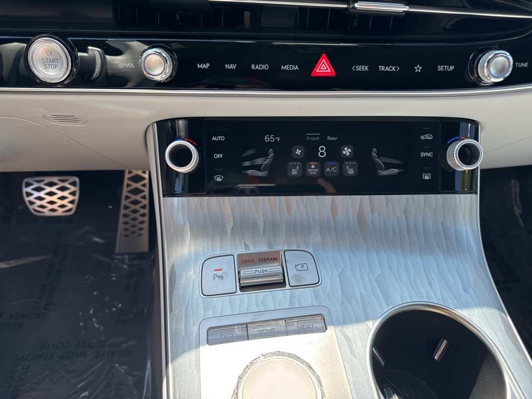 2026 Genesis Electrified Gv70 - Image 25