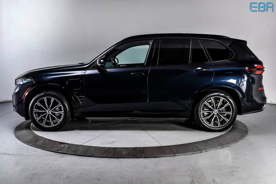 2025 BMW X5 xDrive50e - Image 3