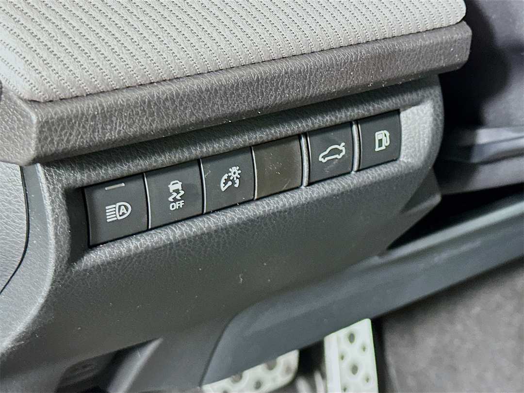 2026 Toyota Camry SE - Image 10