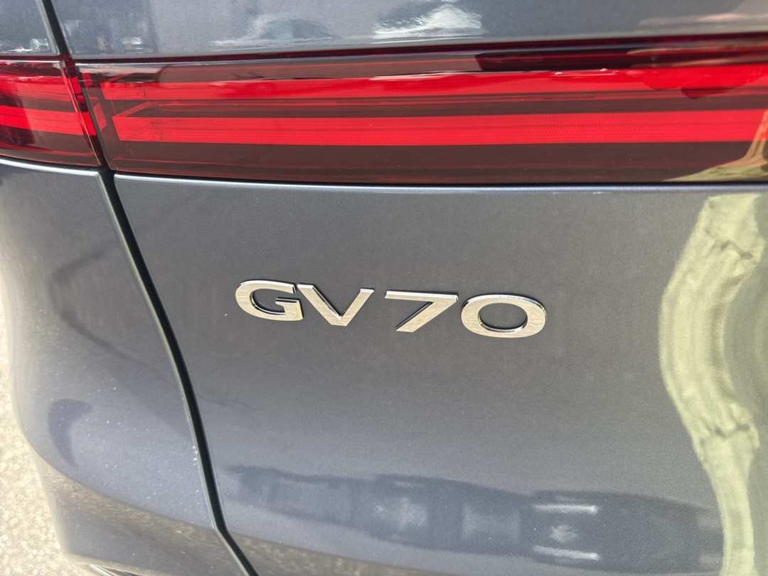 2026 Genesis Gv70 2.5T - Image 12