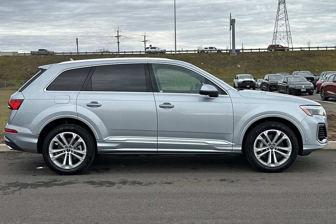 2025 Audi Q7 55 Premium Plus - Image 2