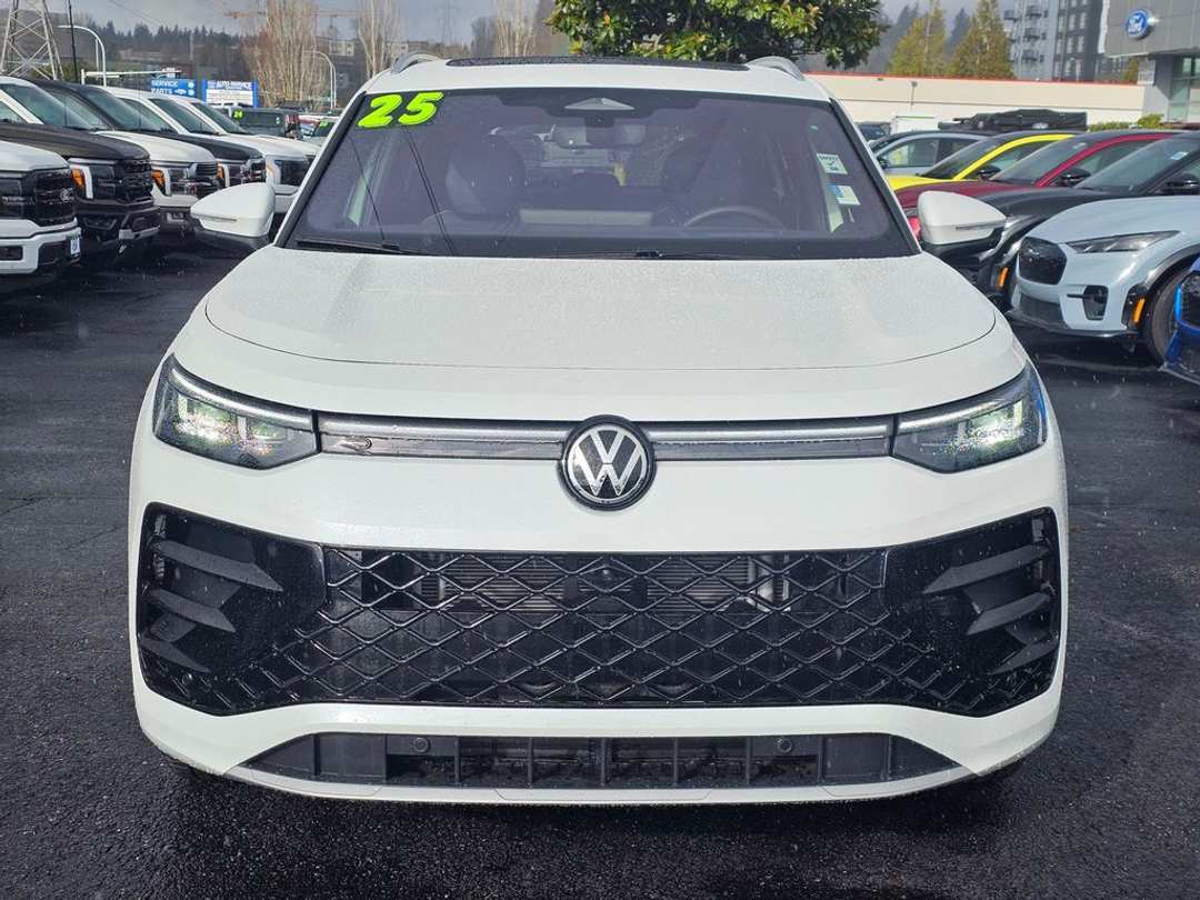 2025 Volkswagen Tiguan 2.0T SEL RLine - Image 2