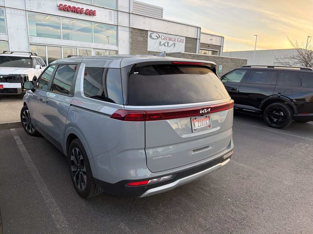 2024 Kia Carnival EX - Image 3