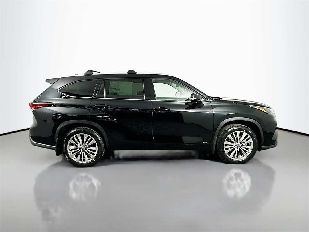 2026 Toyota Highlander Platinum - Image 8