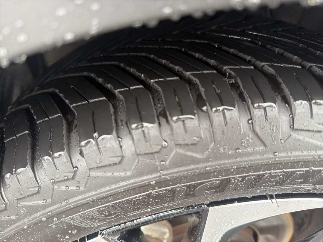 2019 Toyota C-Hr XLE - Image 10