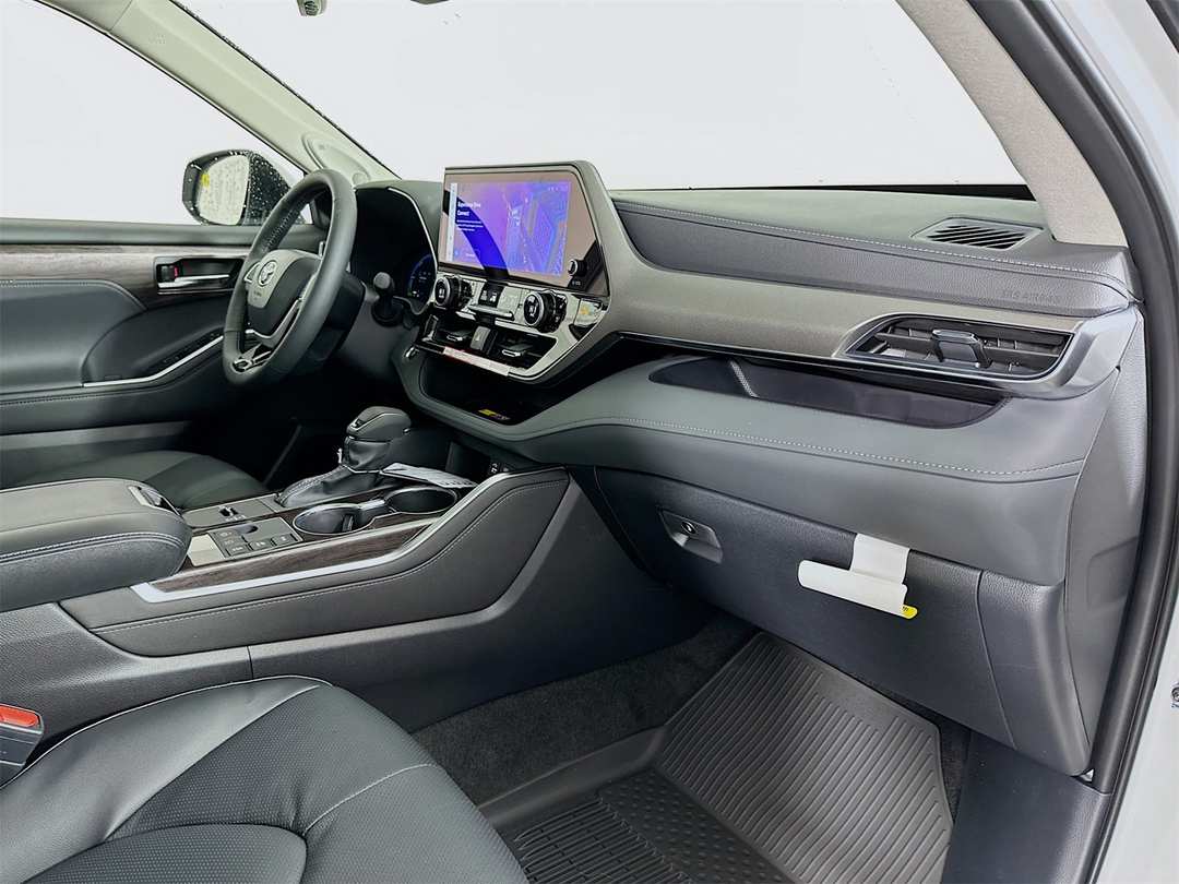 2026 Toyota Highlander Limited - Image 32