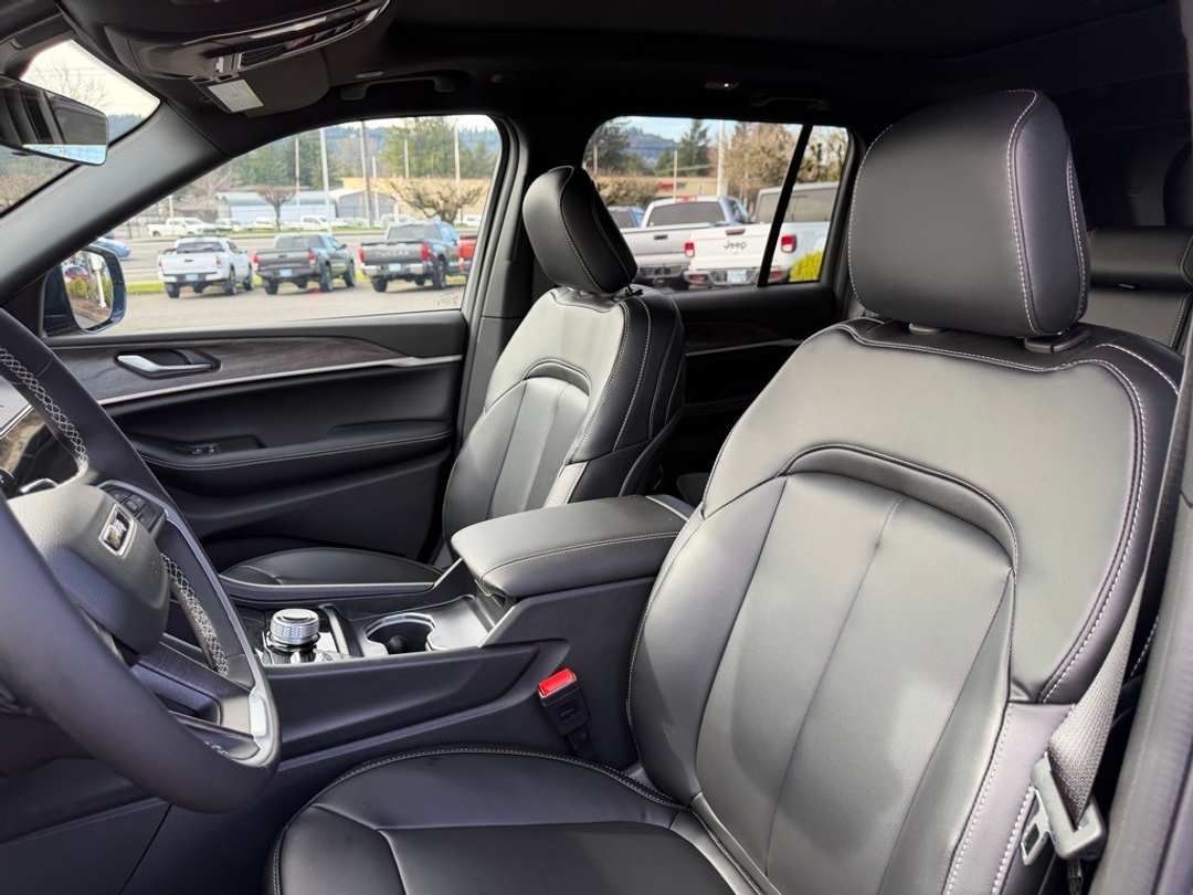 2026 Jeep Grand Cherokee Limited - Image 16