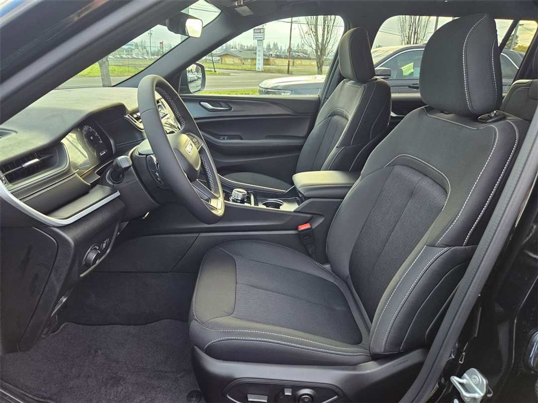 2025 Jeep Grand Cherokee L Laredo - Image 14