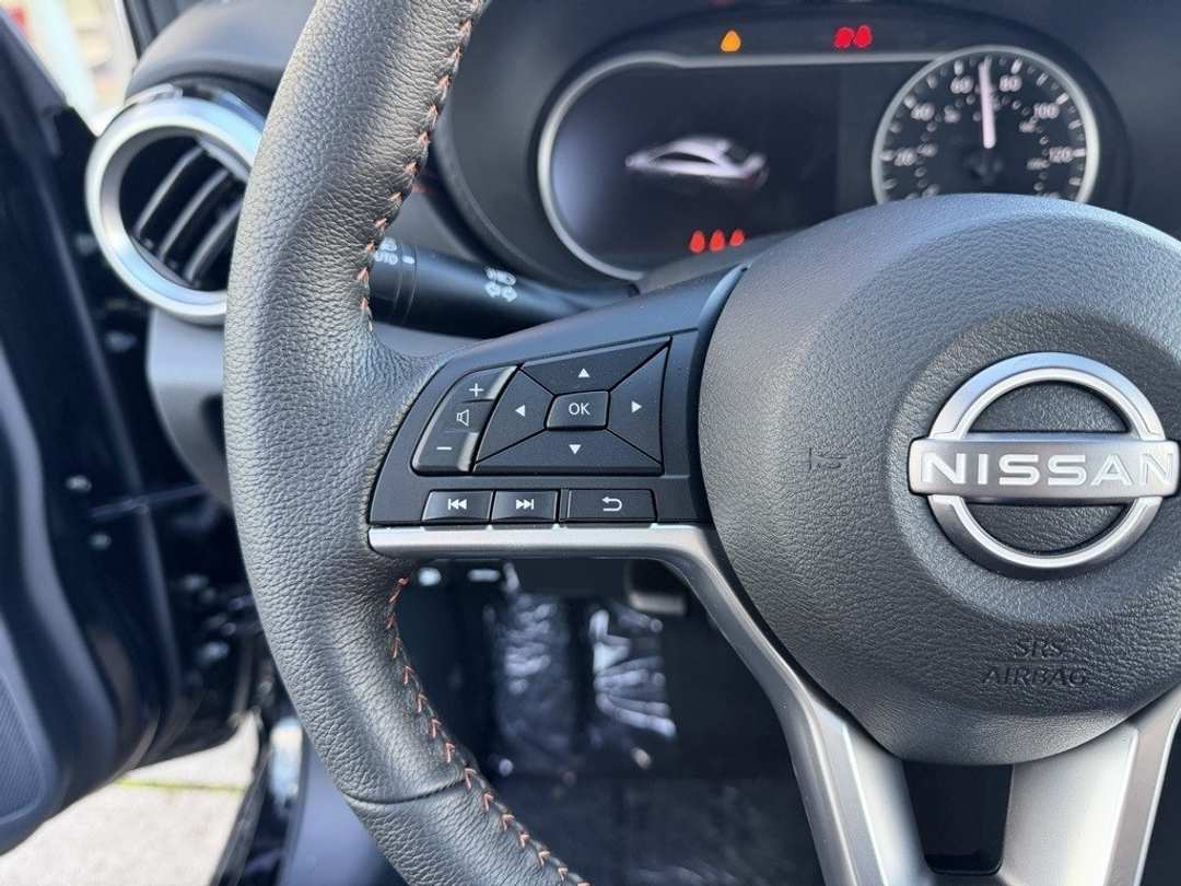 2025 Nissan Versa 1.6 SR - Image 16