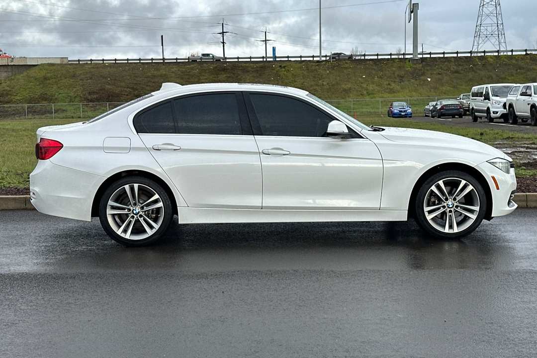 2017 BMW 3 Series 330i - Image 2