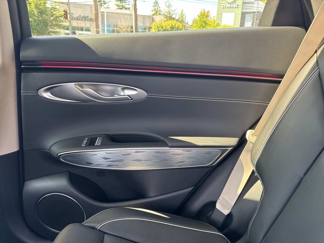 2026 Genesis Electrified Gv70 - Image 41