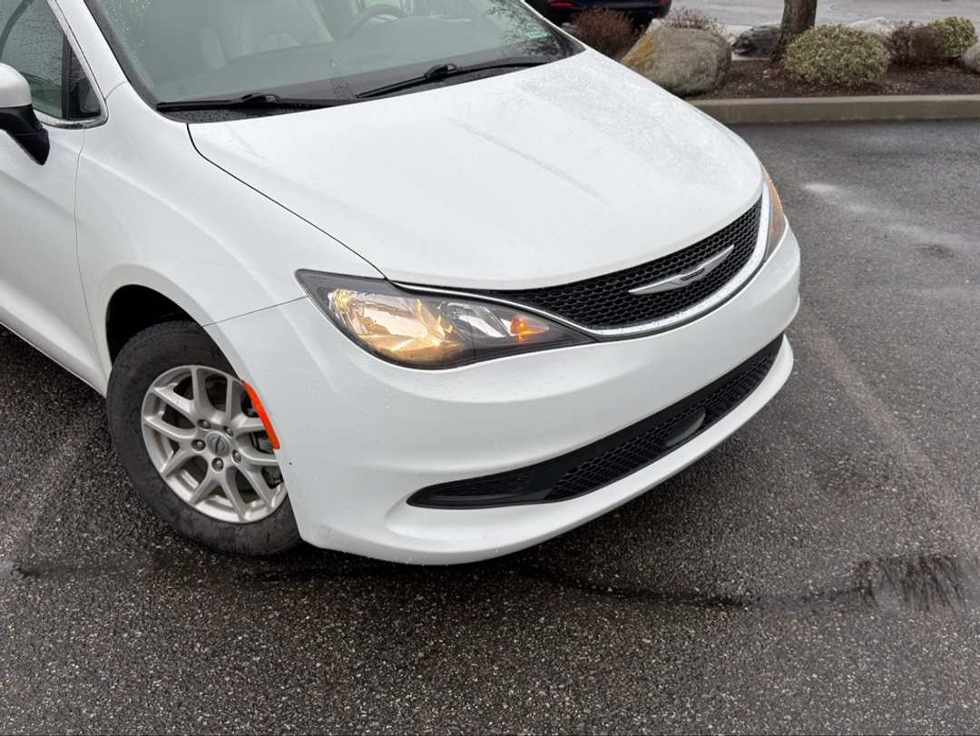 2021 Chrysler Voyager LXI - Image 3