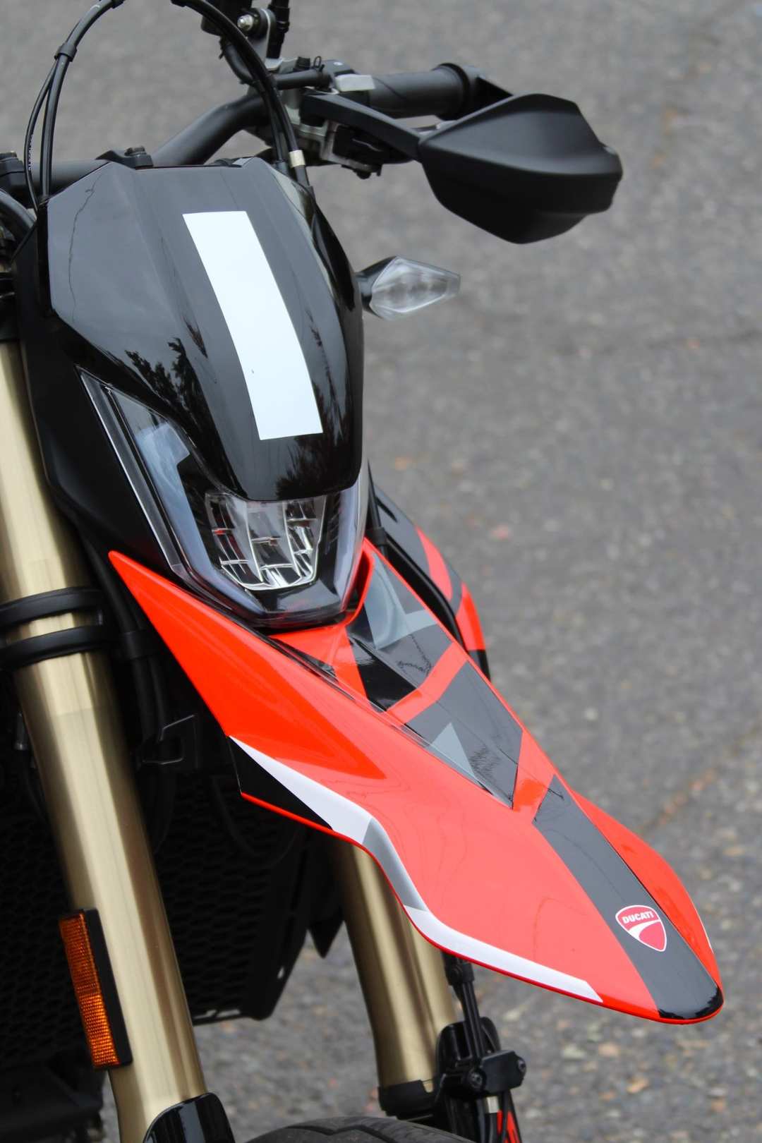 2024 Ducati Hypermotard 698 Mono Rve - Image 5