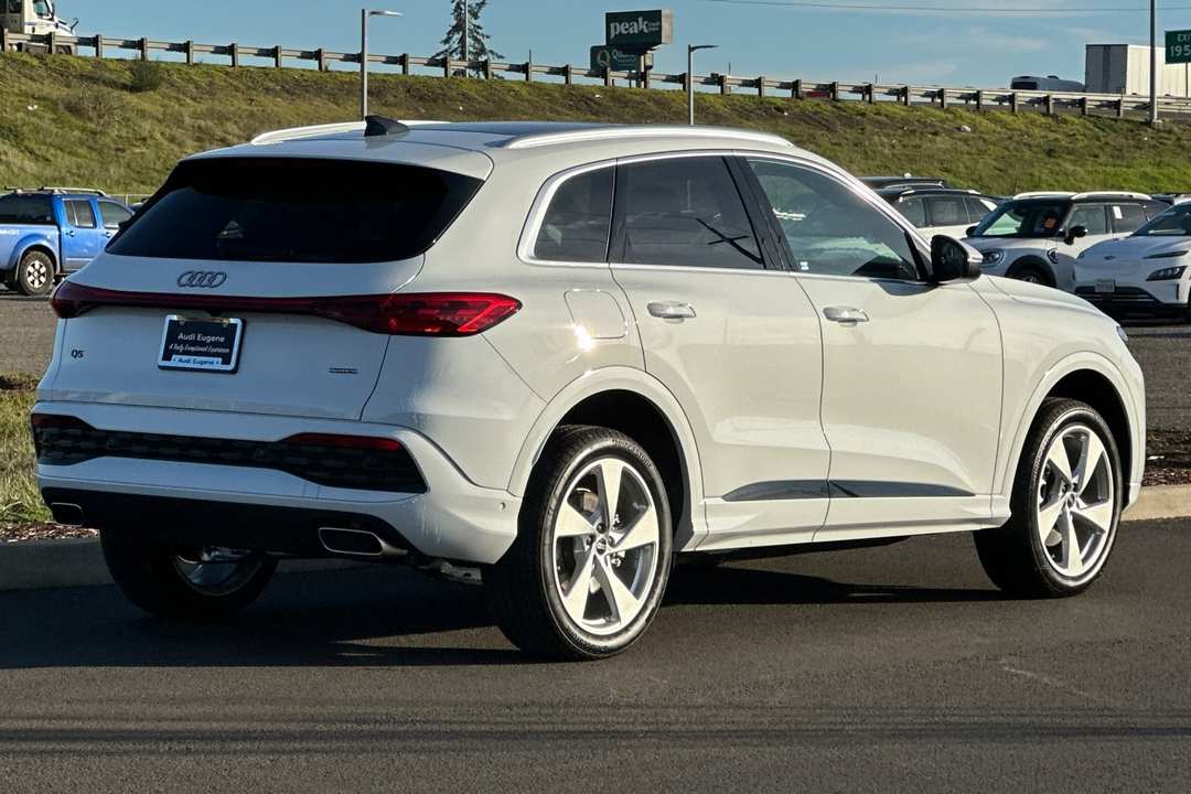 2025 Audi Q5 2.0T Premium Plus - Image 3
