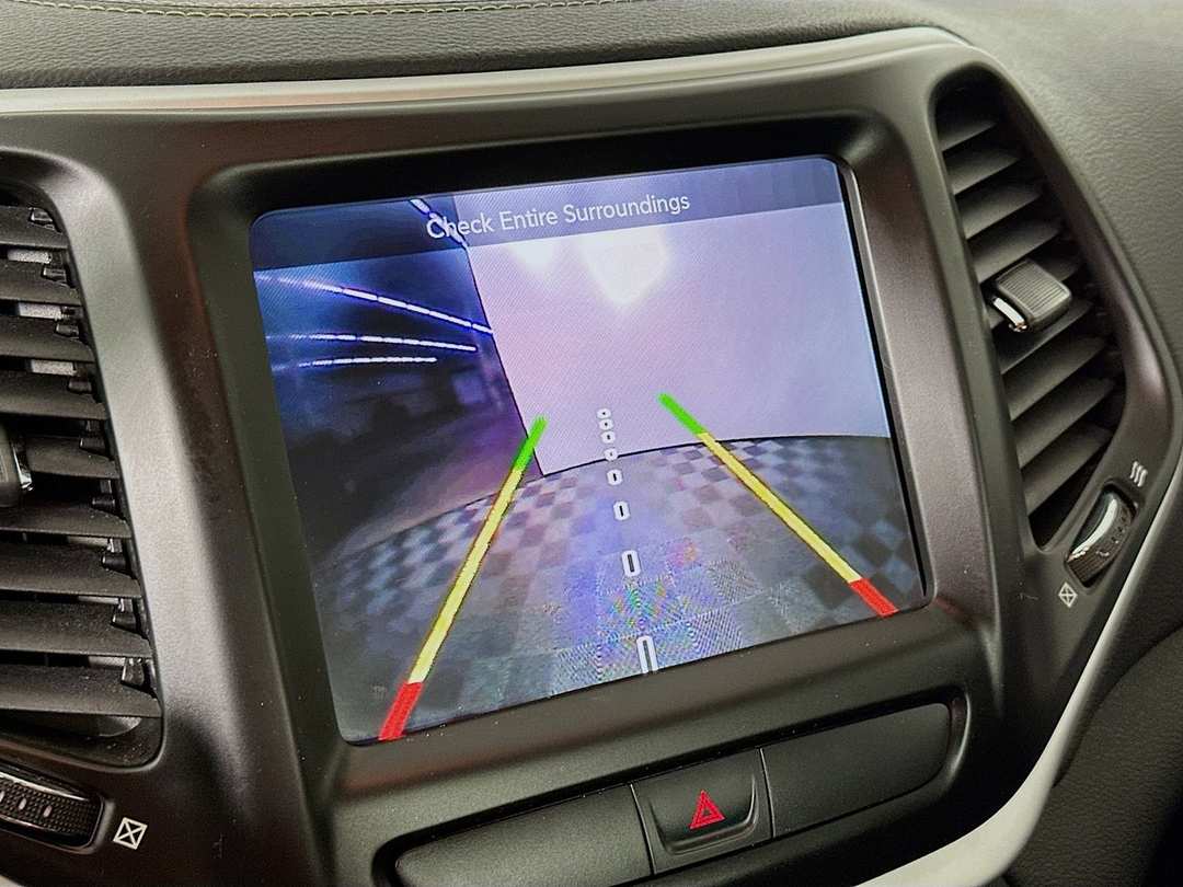 2018 Jeep Cherokee Latitude Plus - Image 14