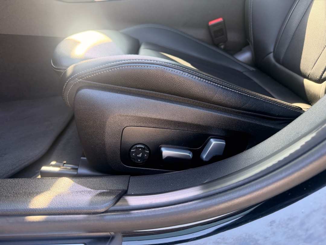 2023 BMW 3 Series 330e xDrive - Image 16