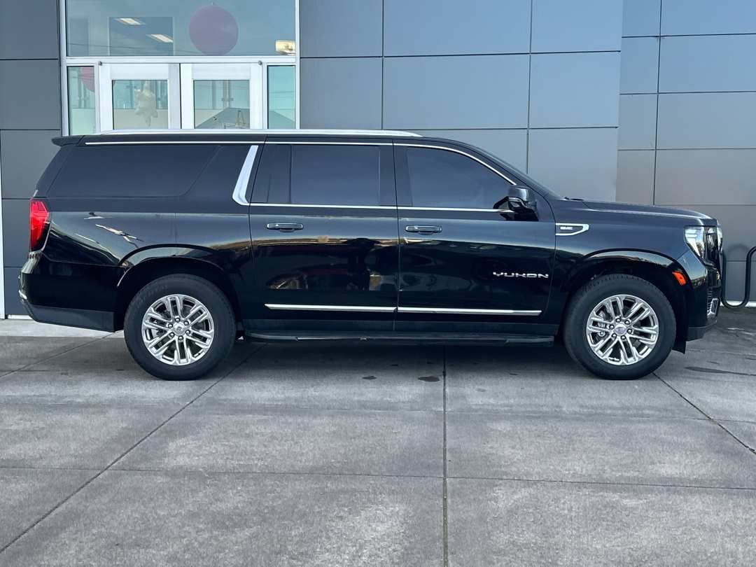 2022 GMC Yukon Xl SLT - Image 2