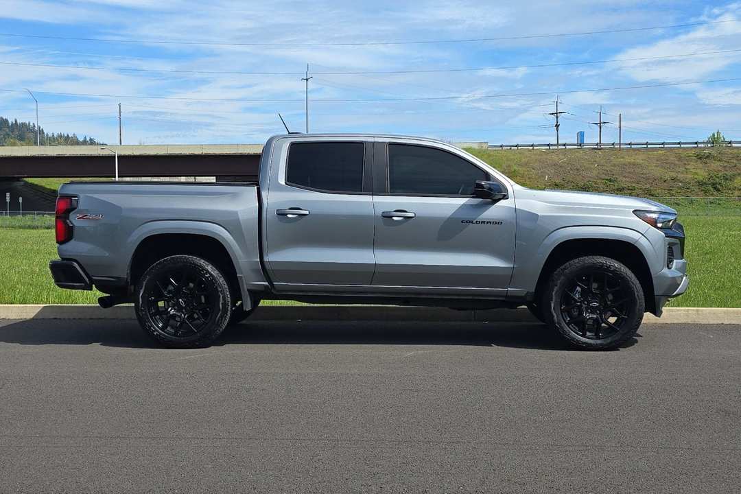 2024 Chevrolet Colorado Z71 - Image 2