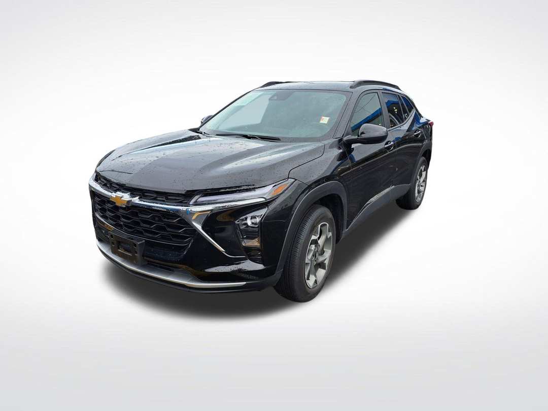 2025 Chevrolet Trax LT - Image 2